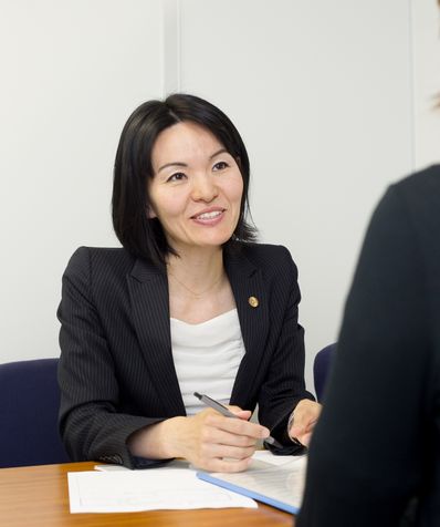 �������b